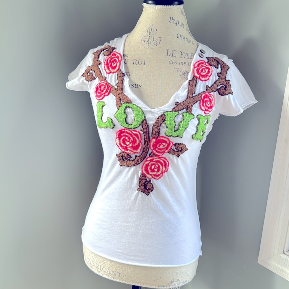 Joystick Love‎ roses embroidered cotton tee size small